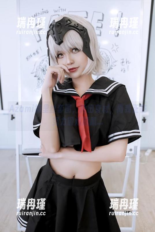 Azami裤里丝套图，秀出身材，而我正在努力锻炼腹肌...