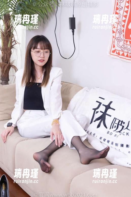 BoBoSocks袜啵啵 - 小甜豆的厚黑丝写真，谁说黑色不能甜？