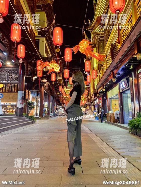 微密圈 - 看！Callmecandy的丝袜最新美图：你能在这些美腿间找到你的命运吗？