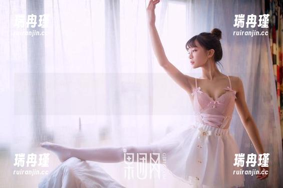 GIRLT果团网 - 更新！Miss琪的天台秀，带你高空打卡的独特作品集