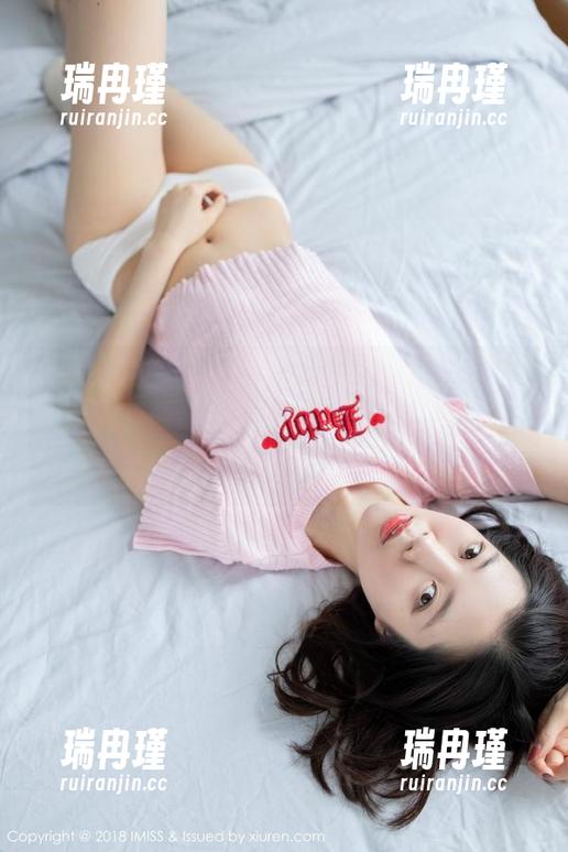 IMiss爱蜜社 - 殊途同归的黄乐然：看她的瑜伽套图资源，仿佛每个动作都在说“试试看，但别伤到自己”。