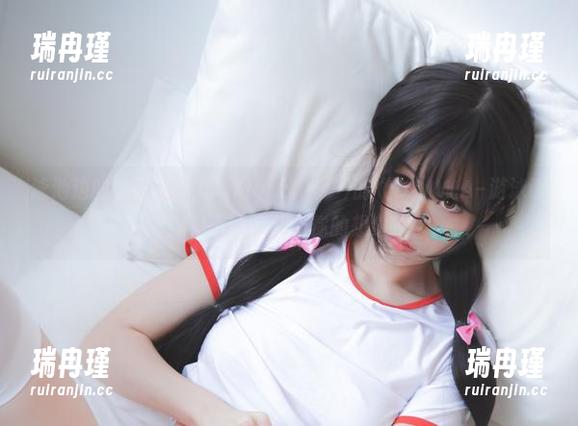 泳池边的优雅与美图，Mozzi(모찌)的《DJAWA–游泳课第五课》超出你的想象