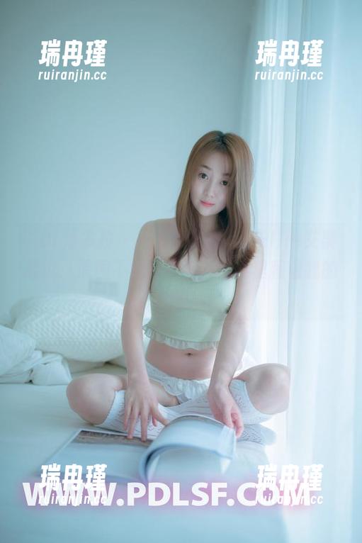 PDL潘多拉-Ellie艾栗栗 PDL潘多拉 - 一堆校园照片,Ellie艾栗栗说:原图不代表真相,合集里藏着我的心思!