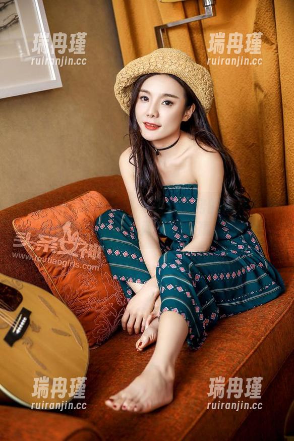 TouTiao头条女神-樊安妮 TouTiao头条女神 - 灵魂出窍的新作!樊安妮黑白图册,两个色调赢得心!
