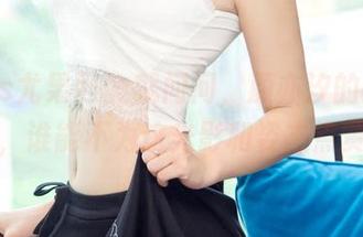 UGirls尤果网 - 就问问，颜亦汐的户外写真，谁能不为这光影和姿态点赞？