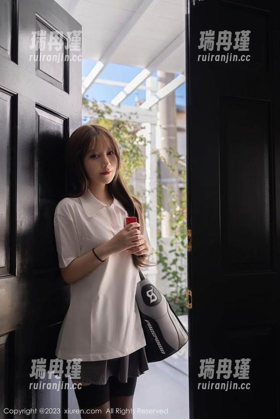 Xiuren秀人网 - Candy糖糖的旅拍图包，人生苦短，旅拍图不短——快来当我的合照小助手吧！