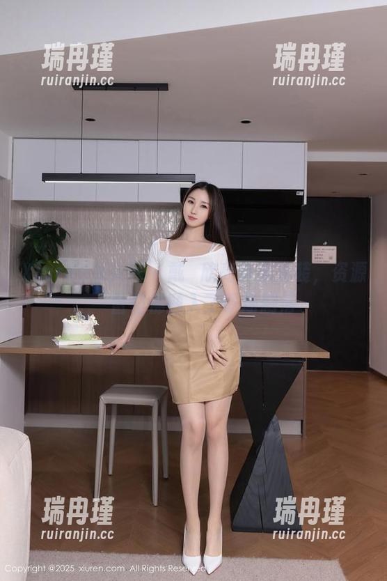 Xiuren秀人网-戴渃欣 Xiuren秀人网 - 戴渃欣高清职业装,资源一瞥仿佛融入了职场剧情