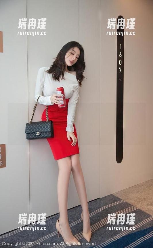 Xiuren秀人网-王馨瑶yanni Xiuren秀人网 - 修女vs.王馨瑶yanni,你更喜欢哪张?这高清写真集,完全让人无法选边站。