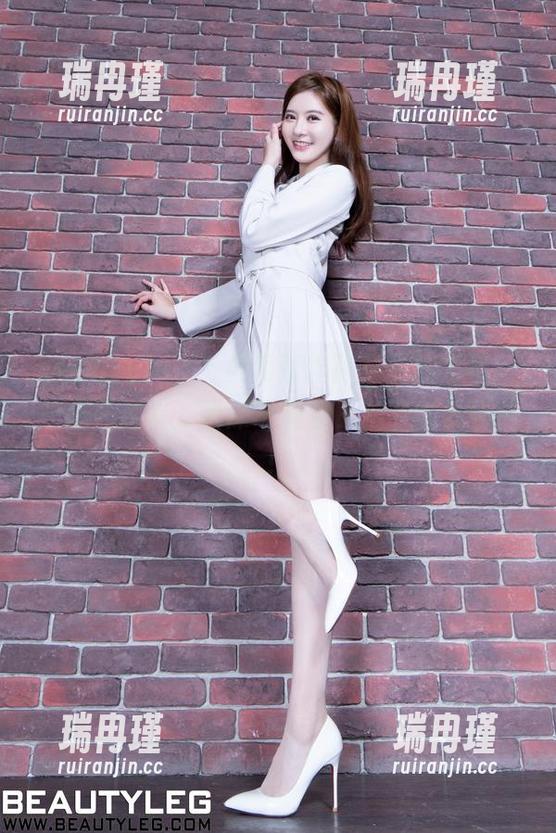 beautyleg-黄苇萱 beautyleg - 黄苇萱作品集最新发布:一桶死库水,水深不见底,拍下许多秘密!