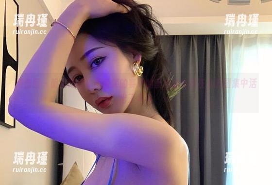 不爱笑的赛琳 微密圈 - 阴差阳错!不爱笑的赛琳的蓝色蕾丝裙在私拍图集中活出了风格
