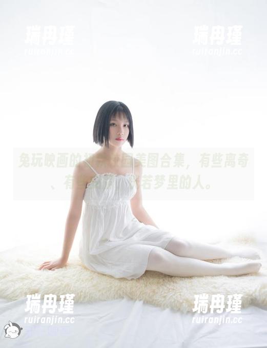 兔玩映画的初秋校园美图合集，有些离奇、有些安静，恍若梦里的人。
