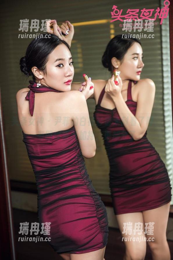头条女神 - 尹菲的白衬衫也太耐看了吧，有图库资源加持，更加分了
