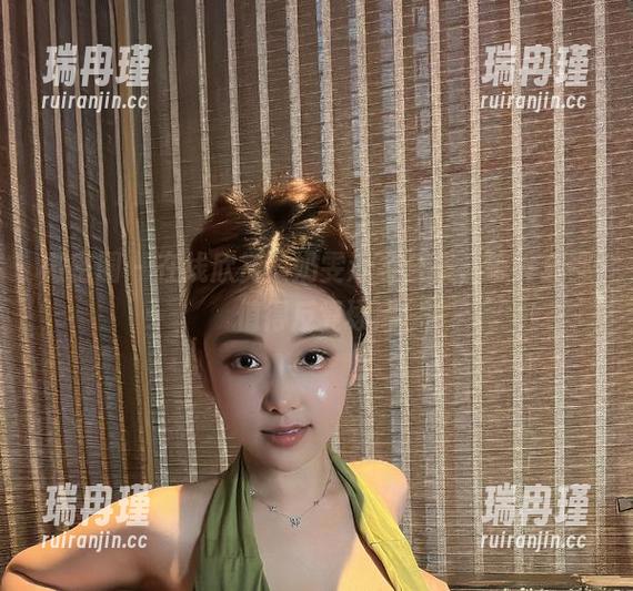 微密圈 - 在线欣赏！奶雯泳装合集，每一套都值得反复琢磨