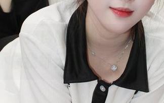 小众视觉 - 玲玲的在线瑜伽作品：这体式像不像我每天给自己做的伸展？