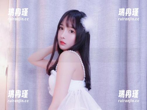 小小奶瓶儿的短裙，美得让网盘也想上线了