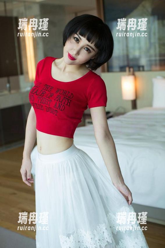 尤果网-王凌宇 尤果网 - 谁说网盘不能盛放美好?王凌宇的丝袜写真,上线就想点开收藏,嘿嘿。