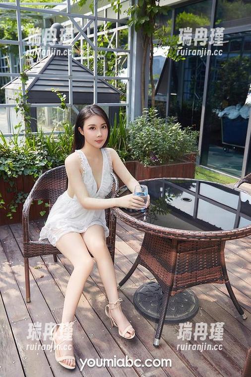 尤蜜荟 - 温心怡的图包——红玫瑰里的那些悄悄话，下载了吗？
