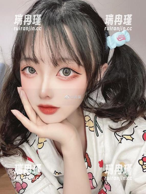 说出来你一定不信，美图中的嶋葵和制服