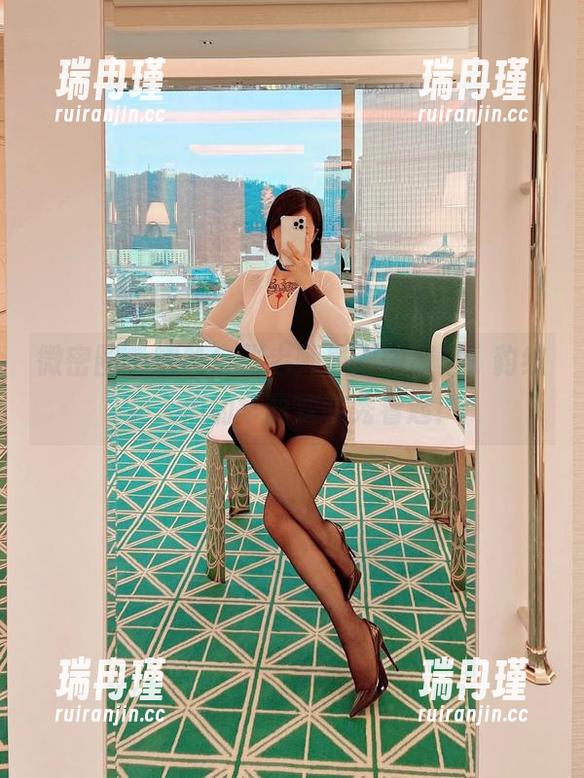 微密圈 - 啊哈！张老师最新图册里，豹纹女人们的华丽变装秀看起！