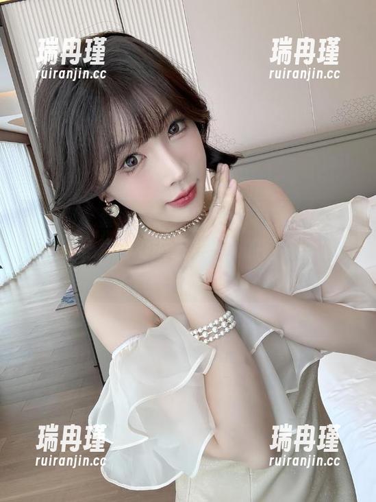 徐莉芝 微密圈 - 套图里的秘密,徐莉芝和她的花园总有些意外的交接,翻页的时候别太紧张哦