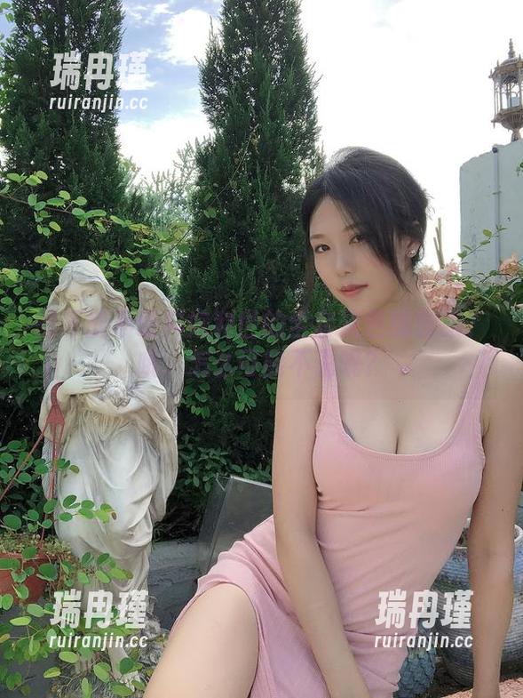 能不能不说抖娘利世的全套灰色瑜伽服？哦，怎么可能不说呢？