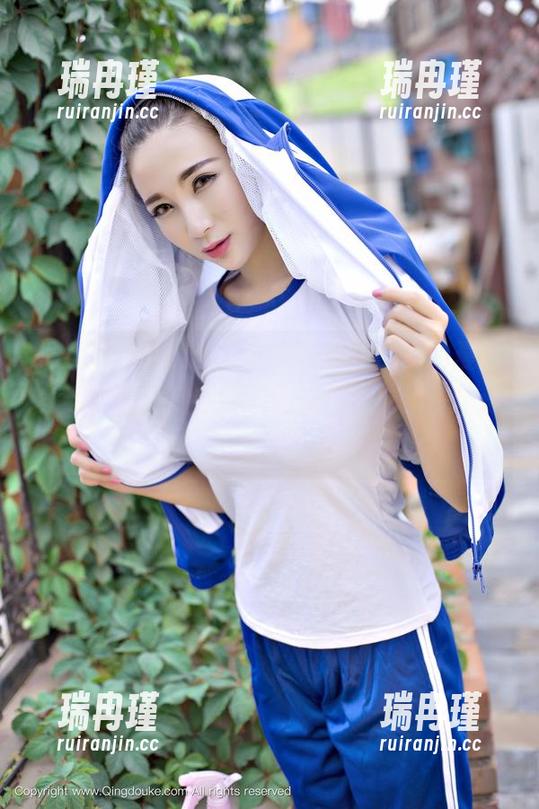推女神 - Abby王乔恩图集：少女的曼妙身姿，虽然她在尝试凹造型，结果多半成“躺尸”。