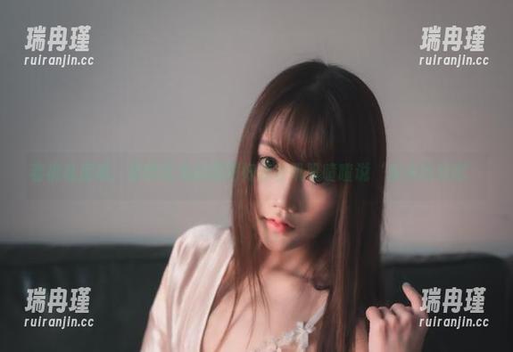 春桃私房照：星野咪兔的原图好像在叽叽喳喳说‘快来吃我吧’