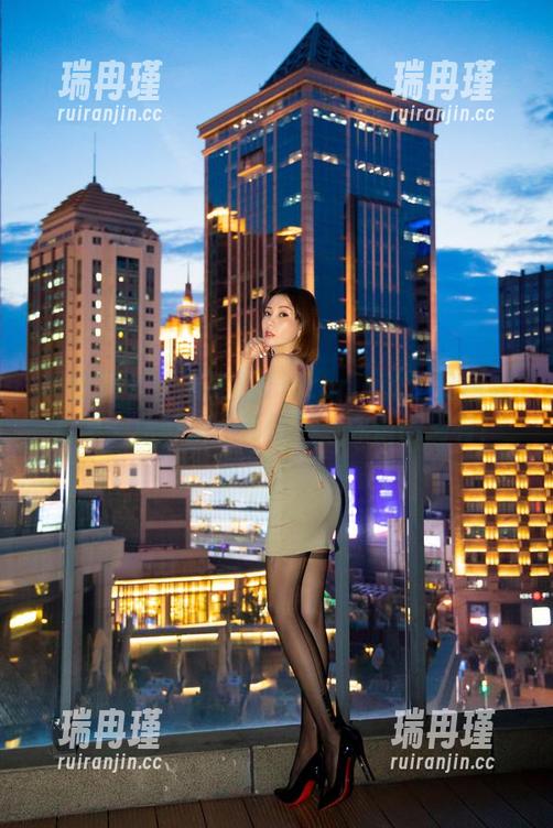 果儿Victoria 微密圈 - 来看果儿Victoria的运动内衣套图,免费加“颜值”,你值得拥有!