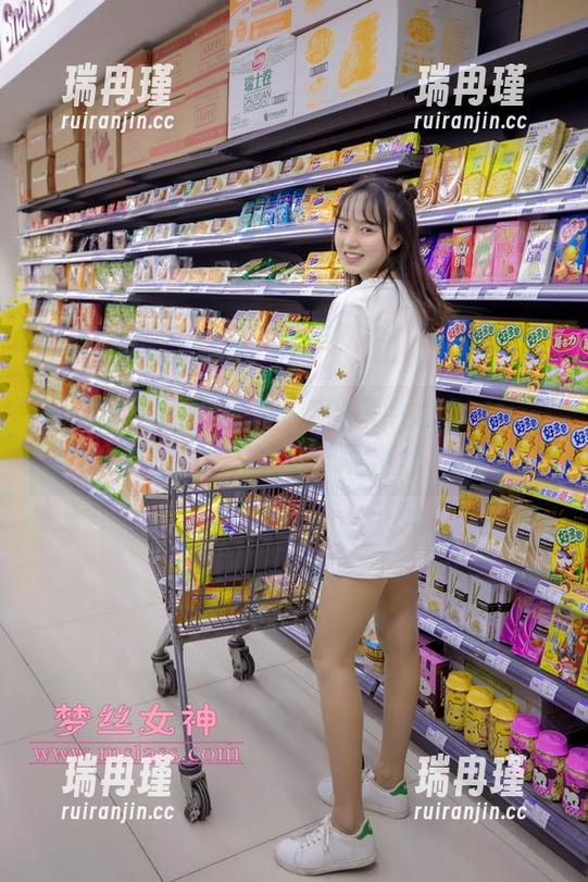 梦丝女神 - 看王娇娇在图集中如何演绎超纯学院的风采。