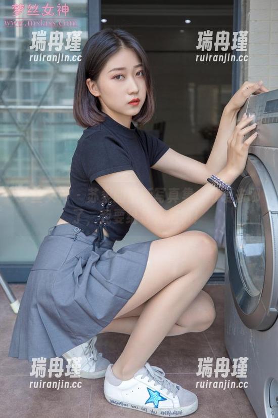 梦丝女神-苏柔 梦丝女神 - 苏柔的最新写真集:可爱去哪了,我要给寻人启事!