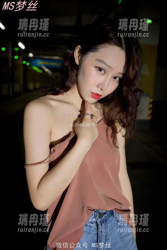 梦丝女神 - 香萱的灰丝写真，网盘里只是放放而已