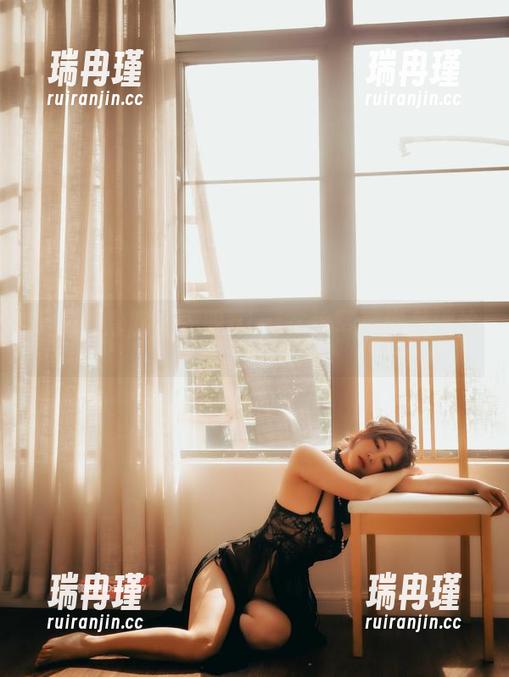 不走寻常路，樱晚gigi在线写真逆袭迷途。