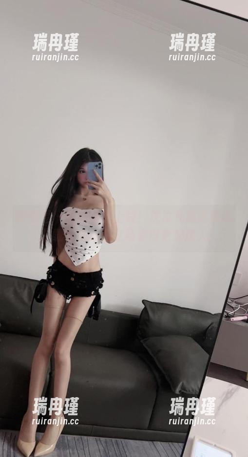 微密圈 - 白裙图包上线！沈汝凡超哇塞说，下载可以让你立马变得更加迷人！
