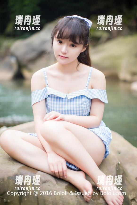 波萝社-赵小米Kitty 波萝社 - 让人愈发好奇的赵小米Kitty私拍夏日逗趣记录