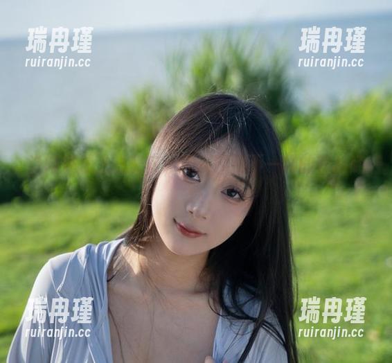 当椰奶遇上浅安安，原图释出不一样的轻松随性