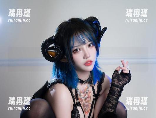 免费不输大牌，狐洛洛子的月之伊布合集，这份惊喜让你耳目一新。