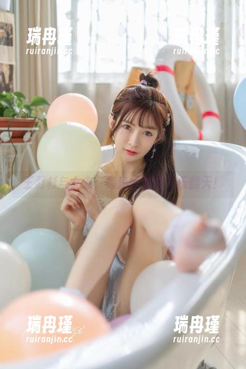 王羽杉与女友：高清图册带你乐翻天！