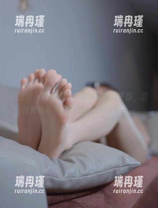 微密圈 - 禅院熏本月吊带作品集更新，这种神奇吊带我真不一定能穿得上。