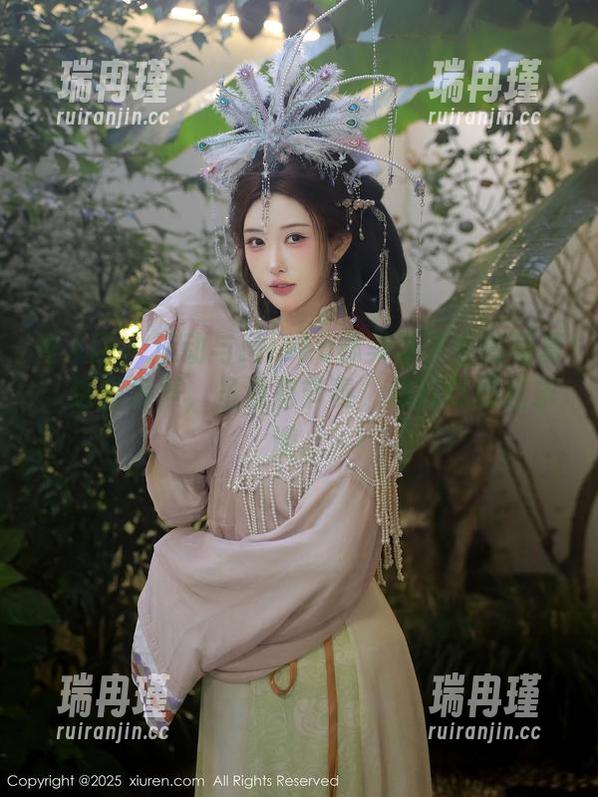 秀人网-Mieko林美惠子 秀人网 - 运动与Mieko林美惠子全套写真:这脚步声,虽没有节奏,却好像跳出乐谱。