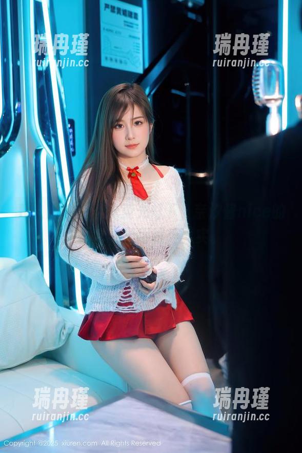 秀人网-奈汐酱nice 秀人网 - 无圣光荧光灯下,奈汐酱nice的日常,显得格外真实。