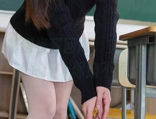秀人网 - 礼服资源回顾，安然anran的选择真让人琢磨不透。