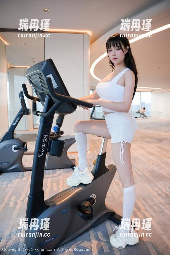 秀人网 - 下载警告！小芭乐黑白美图，让你想在喜欢的朋友面前摆pose！