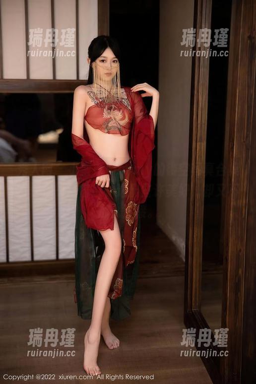 秀人网-小蛮妖Yummy 秀人网 - 小蛮妖Yummy的镂空写真合集,仿佛一扇窗口,透出些许美好,却又不那么直接。