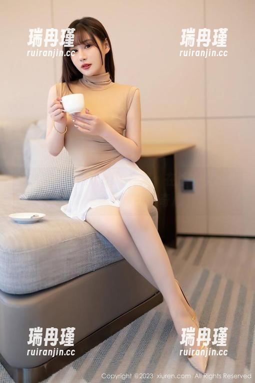秀人网-小雨baby 秀人网 - 小雨baby在线:在泳衣里收集每一滴水珠的好奇心