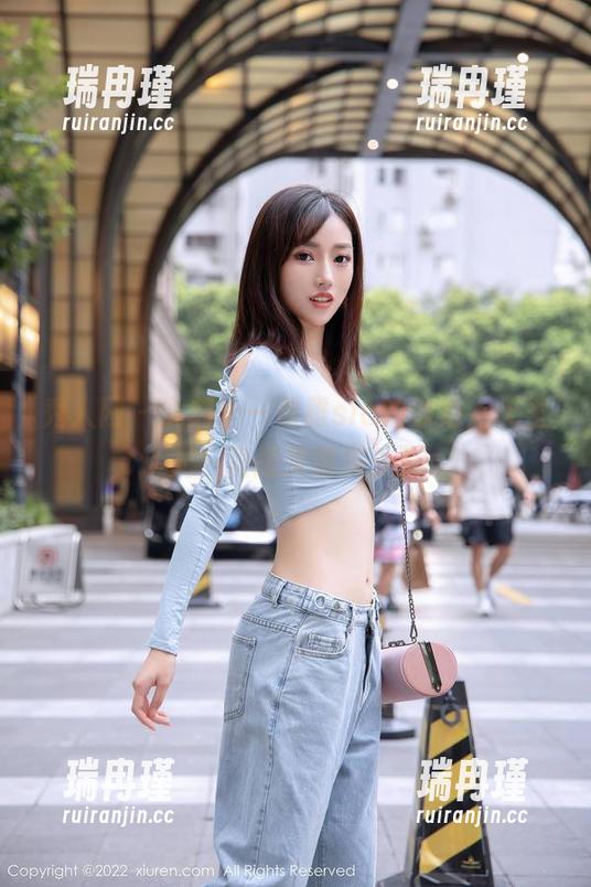 秀人网 - 此刻——希雅sia的泳池，无圣光，直抵灵魂深处？