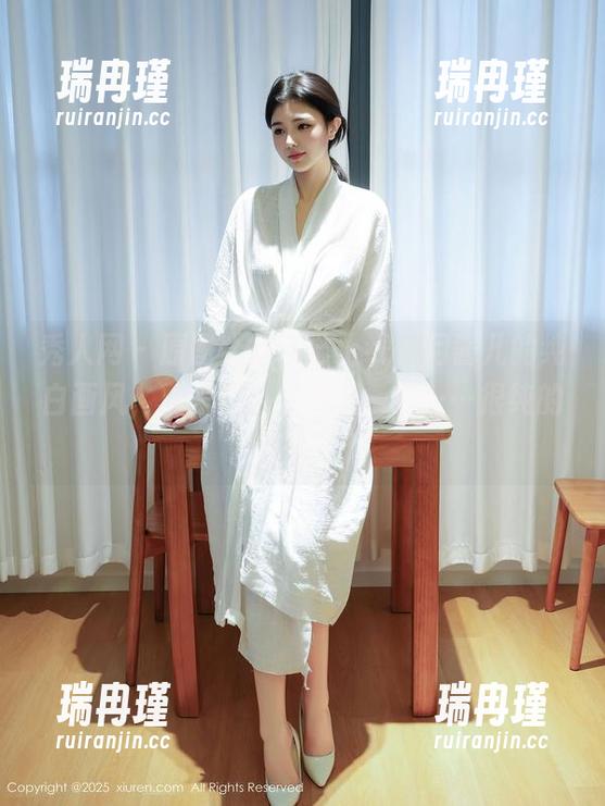 秀人网-月酱儿 秀人网 - 原图合集现已上线,月酱儿的纯白画风,真是让人联想到一些……很纯的东西。