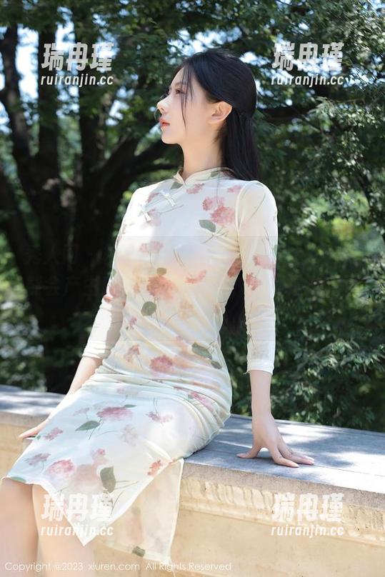 秀人网-林文文 秀人网 - 林文文的蕾丝图包:穿上它,可能会产生二次元的错觉哦,尤其是洗完澡的时候!