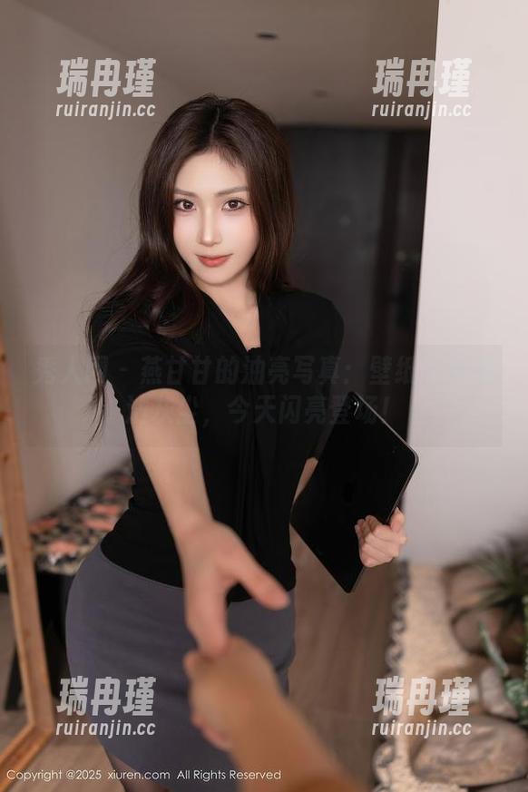 秀人网-燕甘甘 秀人网 - 燕甘甘的油亮写真:壁纸才不怕沾灰尘,今天闪亮登场!