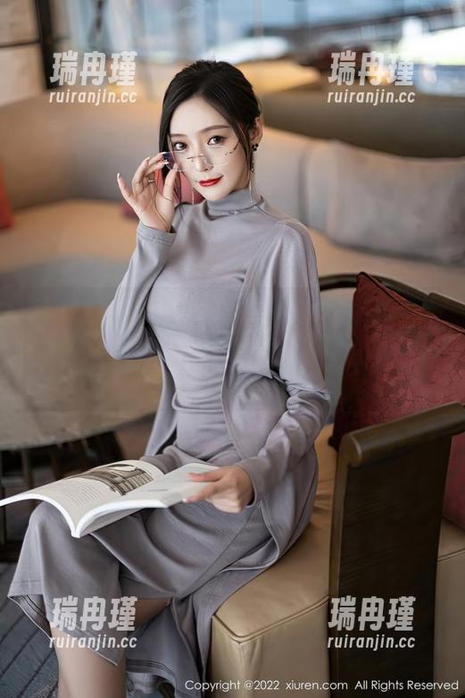 秀人网 - 连体衣+萌琪琪Irene=无敌可爱方程式，赶紧来瞅瞅这全套内容，里面包罗万象！