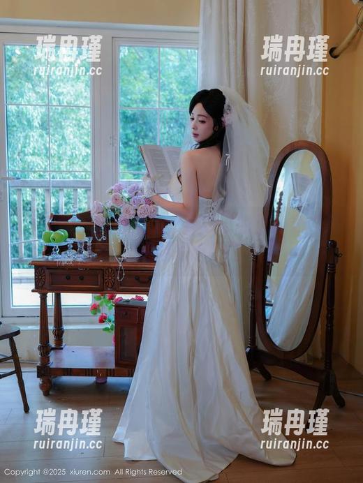 秀人网-黑麦子 秀人网 - 夏日独品:黑麦子的无圣光合集,透着点小任性